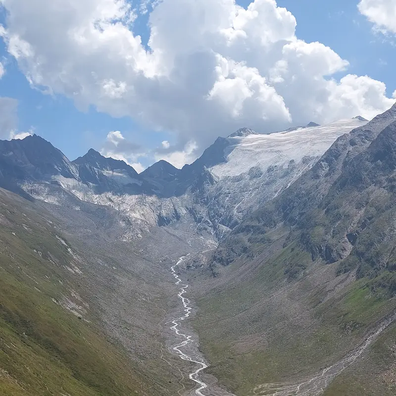 Claudio B.'s photo entry of a glacier valley in the mountains